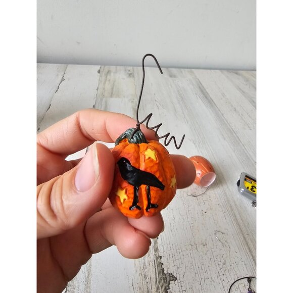 Mini pumpkin jack-o'-lantern ornament pro bird tree Halloween decor - Picture 2 of 9